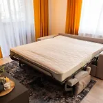 B&v - Modern Near Coresi Mall Apartment *