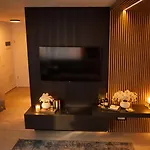 B&v - Modern Near Coresi Mall Apartment Brasov
